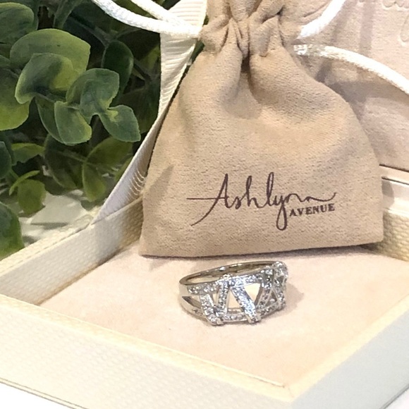 Ashlynn Avenue Aurora White Gold Weave Ring size 6 - Picture 7 of 8